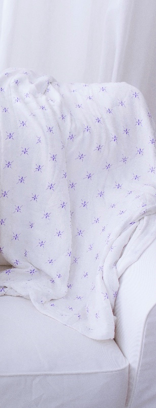 Newcastle Classics - Watercolor Star and White Newcastle Blanket